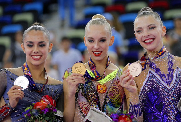 Zobacz piękne dziewczyny z maczugami i nie tylko...