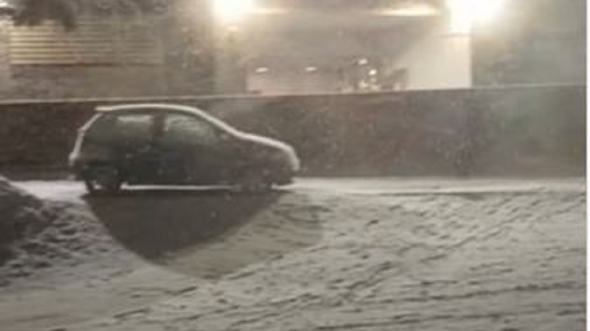 (VIDEO) MEĆAVA VEĆ POČELA U OVOM DELU SRBIJE! Nakon prolećnih dana, zima se vraća na velika vrata: Oglasio se i RHMZ, spremite se za zahlađenje  Kép