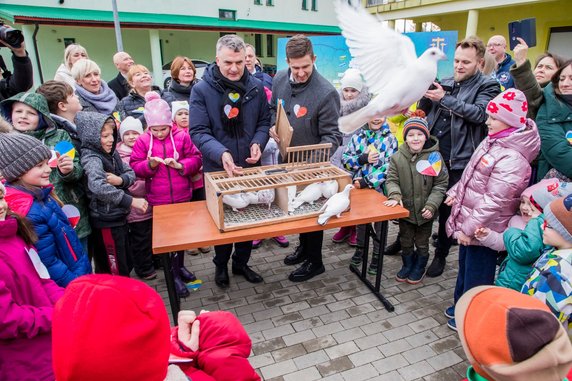 Na wiosnę ubiegłego roku w ramach obchodów 1 rocznicy wojny wypuszczono gołębie dla pokoju