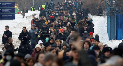 Tłumy Rosjan na pogrzebie Nawalnego. Co grozi uczestnikom? Ekspertka tłumaczy