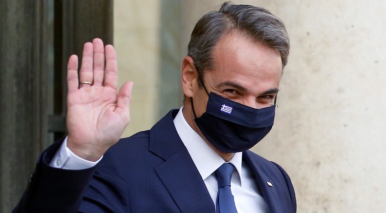 Kyriakos Mitsotakis görög miniszterelnök megérkezik a francia elnökkel való találkozójára