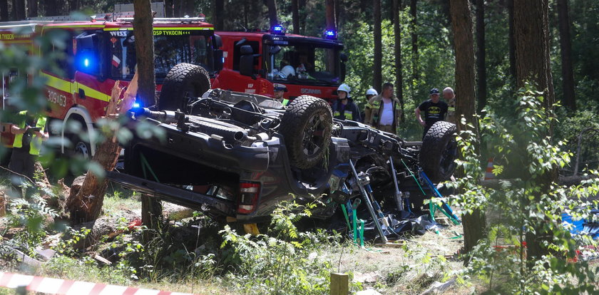 Koszmarny wypadek na Podlasiu. Z auta została miazga. 45-latek nie żyje, kobieta i nastolatek w szpitalu