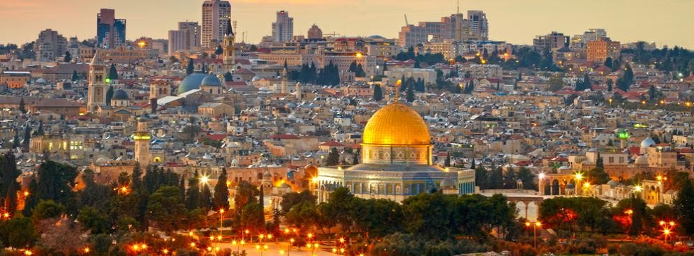 Wzgórze Świątynne - jeden z największych obszarów sakralnych na świecie, znajdujący się we Wschodniej Jerozolimie. W starożytności na jego terenie znajdowała się Świątynia Jerozolimska, najświętsze miejsce judaizmu. Obecnie na wzgórzu są święte dla muzułmanów: Kopuła na Skale i meczet Al-Aksa. W czasach biblijnych wzgórze nosiło nazwę Moria.