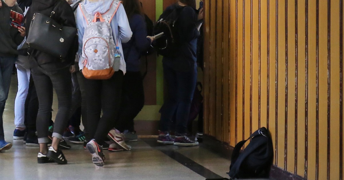 Znaleźli w szkole ulotki. Matka nie wytrzymała. "Szeptanie po kątach, potem zabranie i awantura"