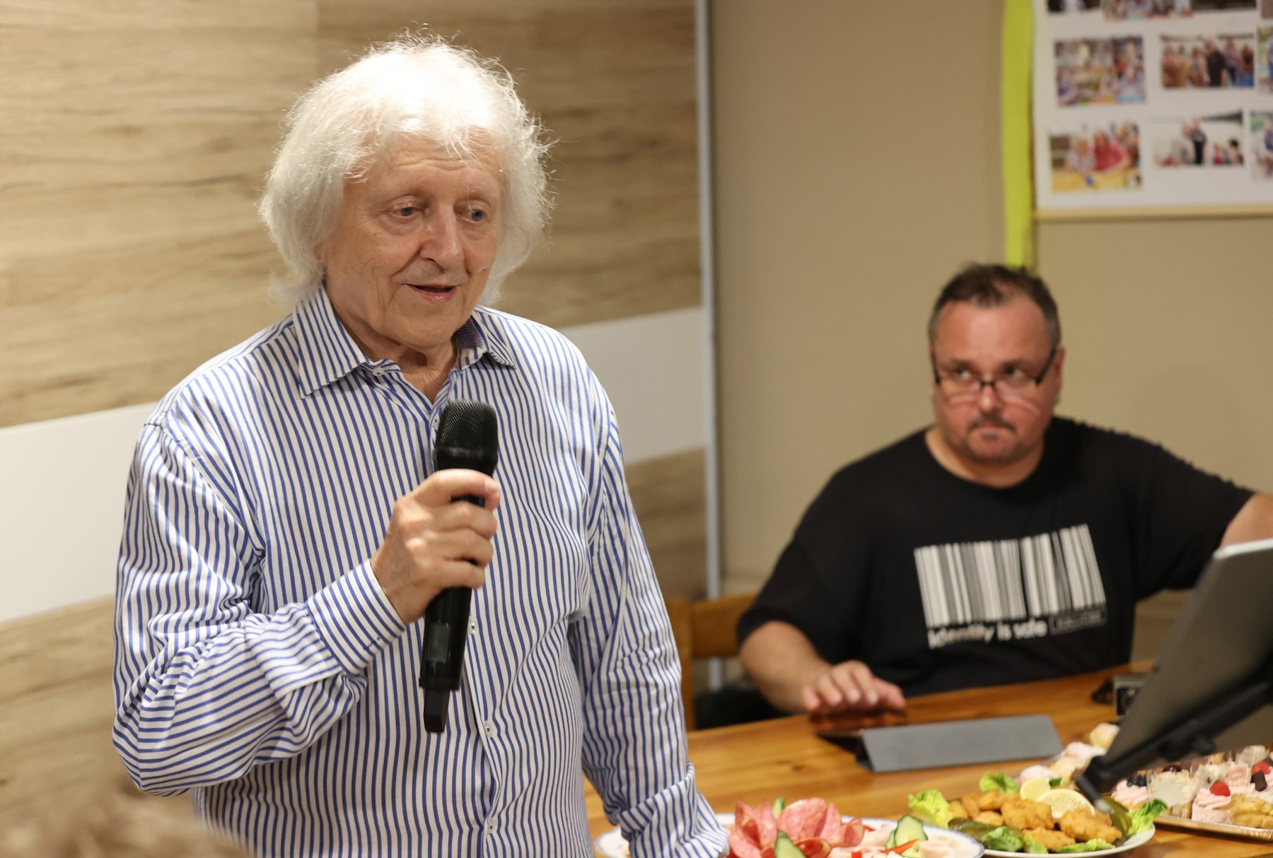 Český spevák Václav Neckář.