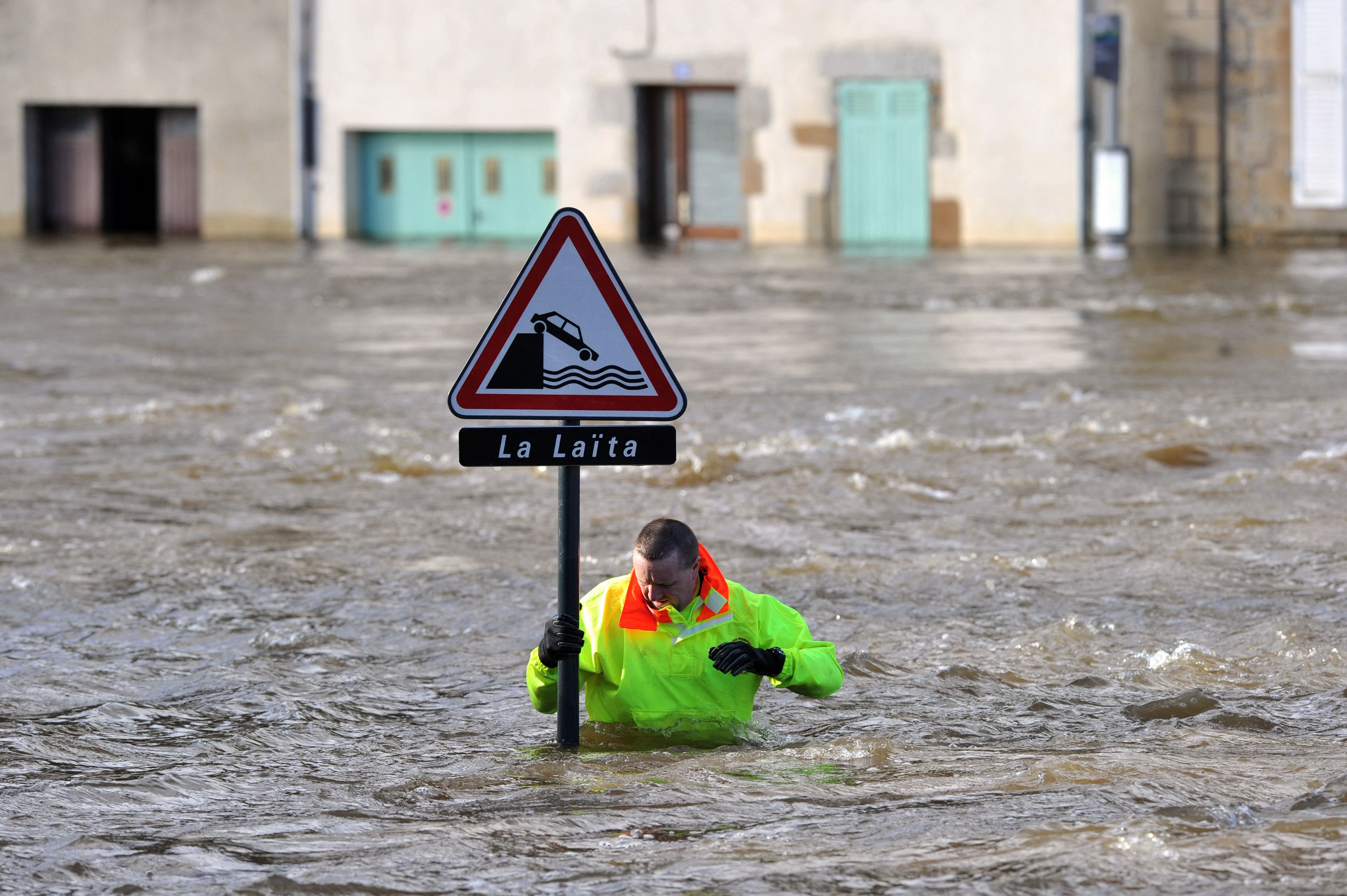 Bretagne : Ingrid force les premières évacuations, 4,47 m d'eau à Quimperlé