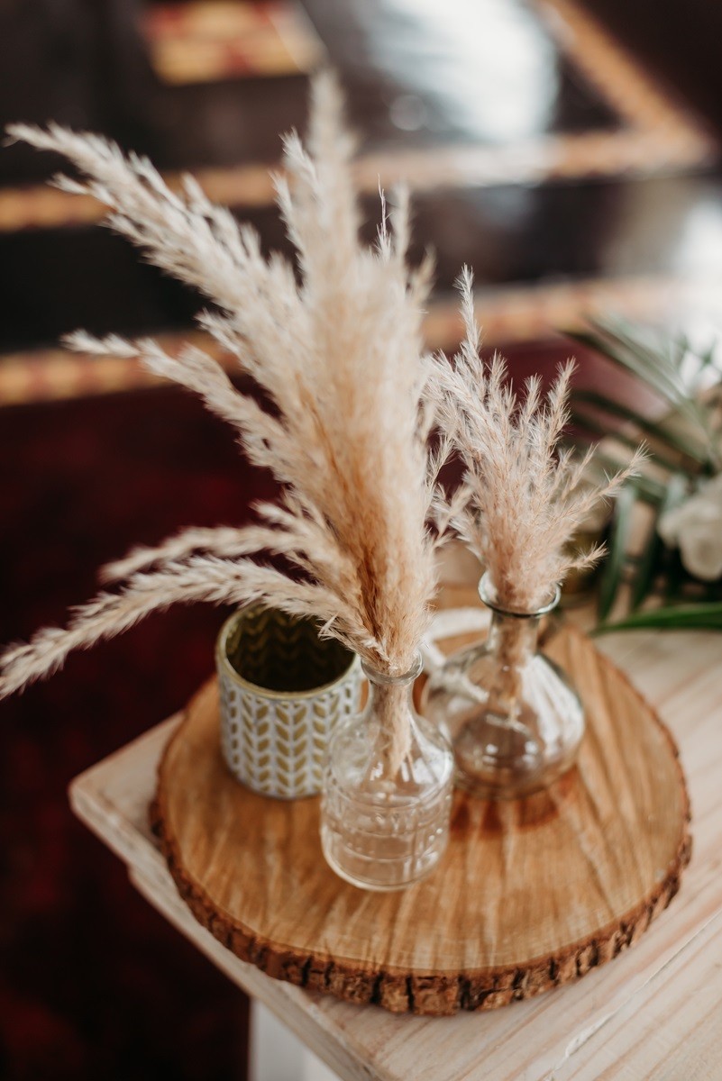 Trawa pampasowa w mini wazonikach.