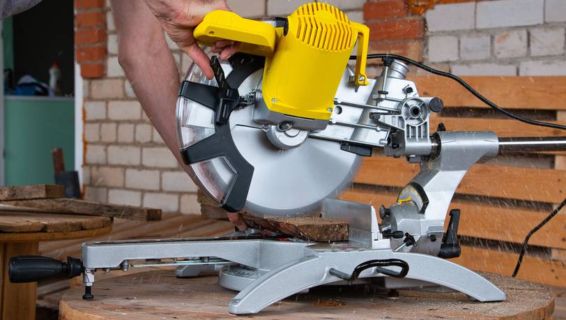 Makita, Einhell oder Bosch? Gehrungssägen mit Akkubetrieb im Vergleich