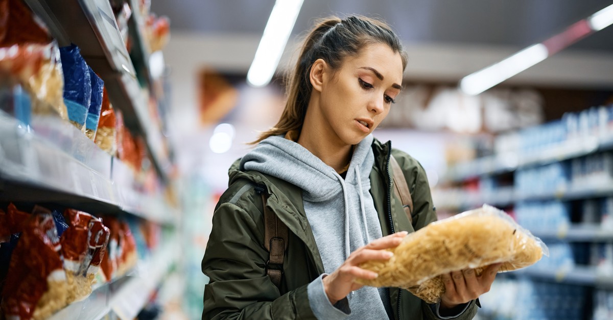 Wiemy, jakie produkty żywnościowe drożeją najmocniej, a jakie tanieją
