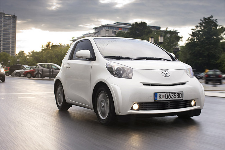 Toyota iQ: sześć nowinek technicznych zwiększających kabinę pasażerską