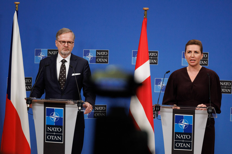 Premier Czech Petr Fiala i premierka Danii Mette Frederiksen. Bruksela, 17 kwietnia br.