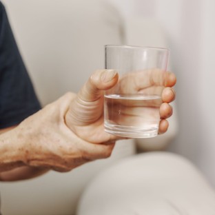 Rengeteg ember élhet Parkinson-kórral a tudtán kívül – Ön felismeri a kezdeti jeleket?