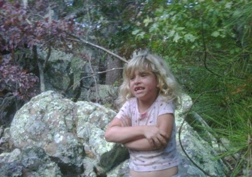 Poslednja fotografija Medison za koju rođaci tvrde da ju je uslikao neko nepoznat Na bezbednosnoj kameri tada su usnimljeni kako pakuju stvari u kamionet kao u stanju transa, ali rođaci tvrde da Džejmisonovi nisu bili na metamfetaminu.