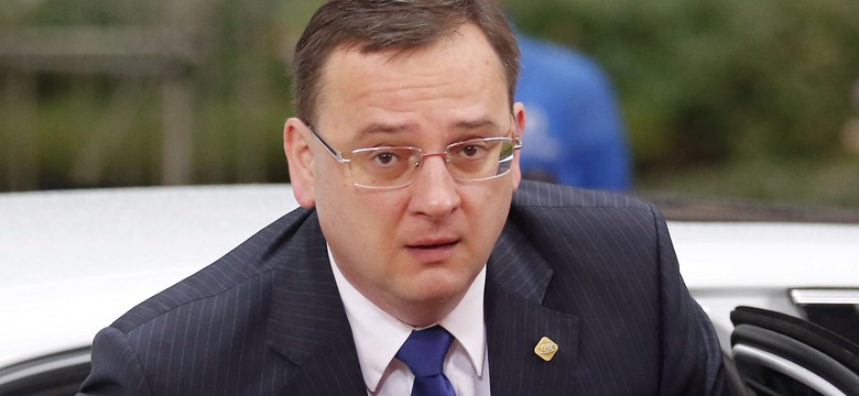 Korupcyjny skadal z romansem w tle. Premier Czech ustępuje