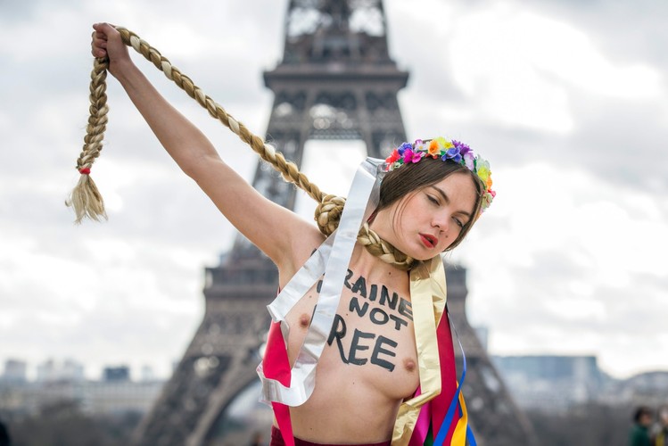 Protest Femen w Paryżu