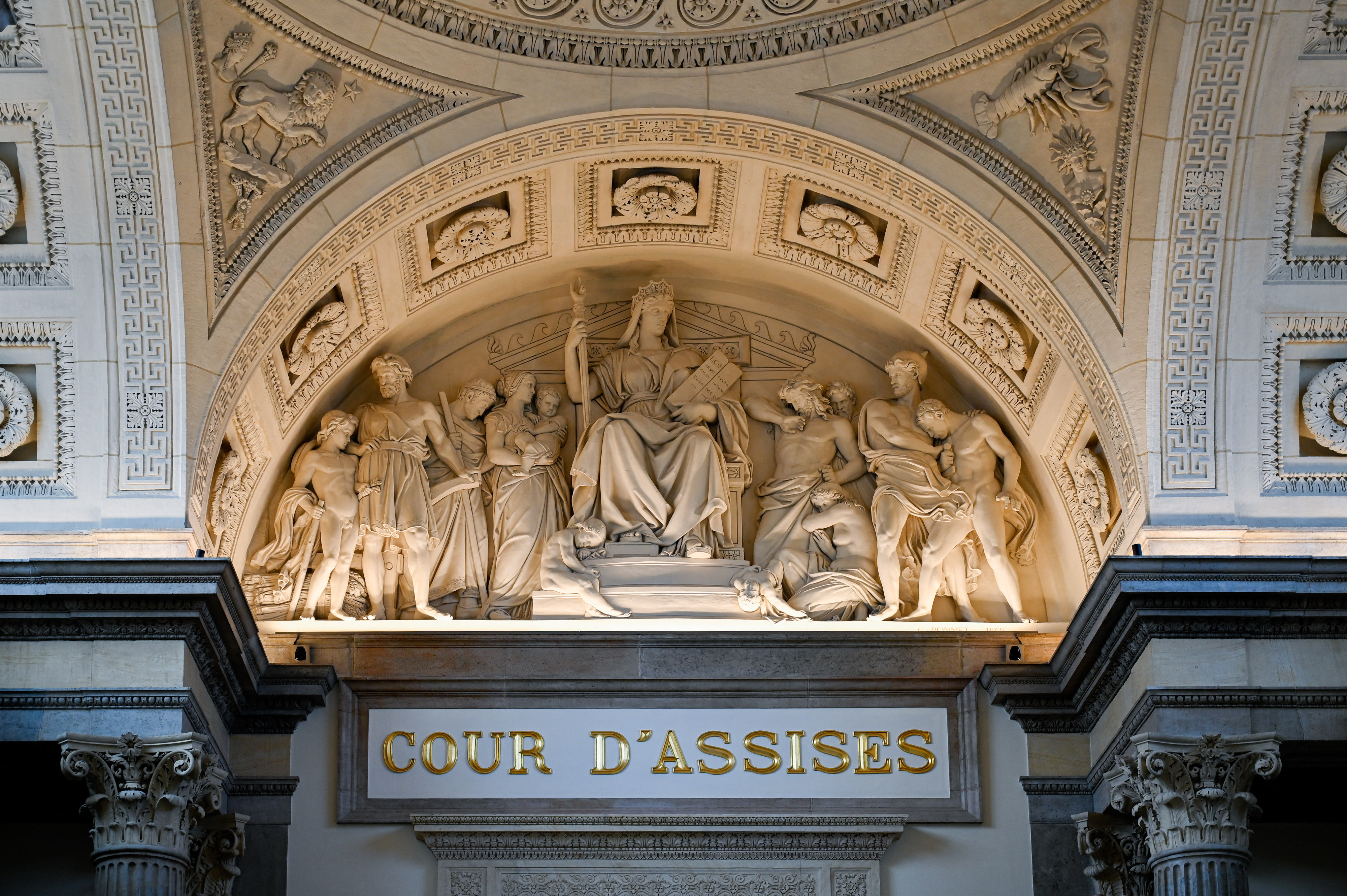 Défenestration à Lyon : folie ou antisémitisme au procès Kheniche