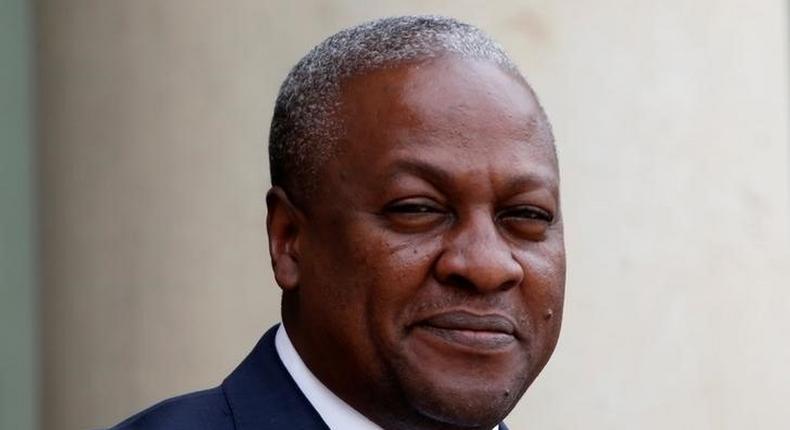 Ghana's President John Dramani Mahama arrives for a meeting with France's President at the Elysee Palace in Paris, France May 28, 2013. 