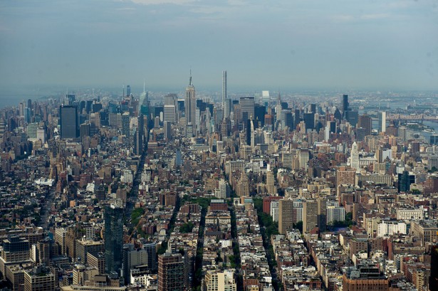 Widok na Manhattan z wieżowca One World Trade Center. fot. Craig Warga/Bloomberg