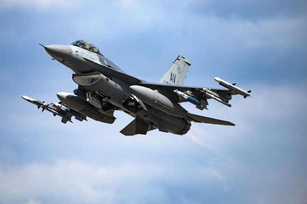Amerykański myśliwiec F-16 rozbił się w Korei. Pilot przeżył