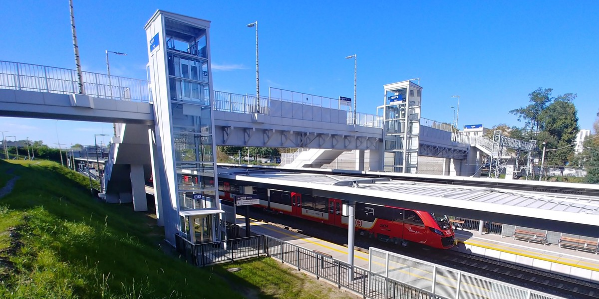 Otwarta ale zamknięta. Tajemnica kładki na stacji PKP Powązki