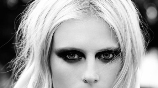 Elvesztette lábát a modell egy ritka betegség miatt