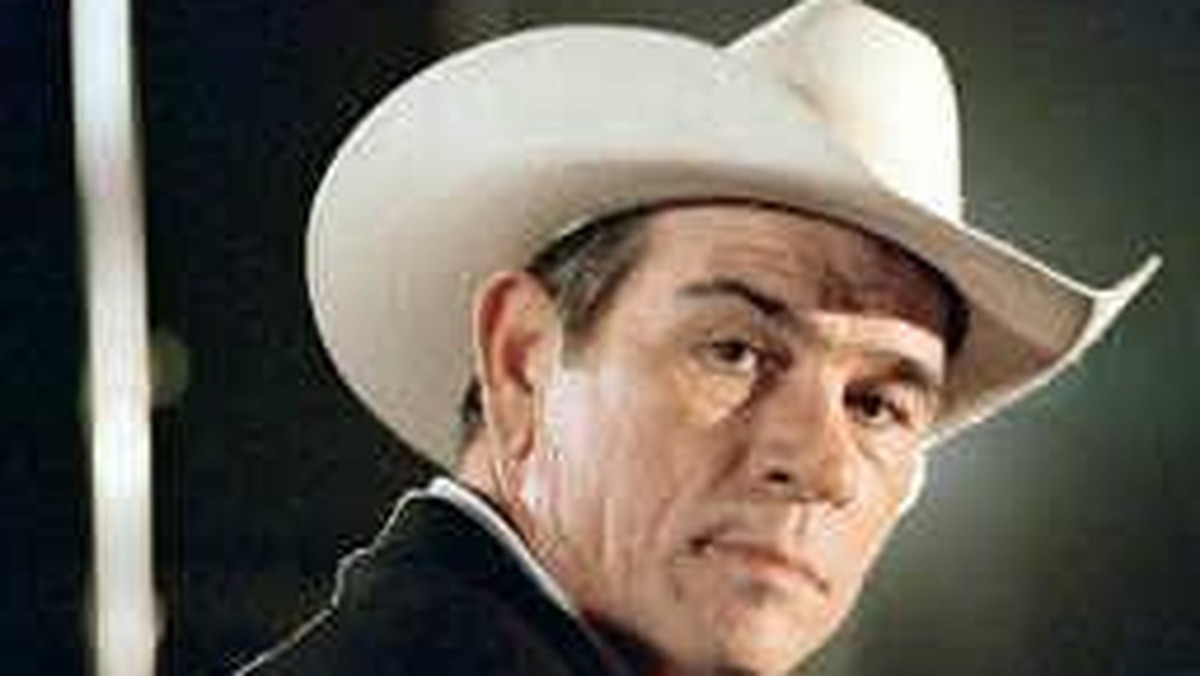 Tommy Lee Jones zaprzeczył jakoby miała zagrać w pełnometrażowej wersji popularnego serialu telewizyjnego "Dallas".