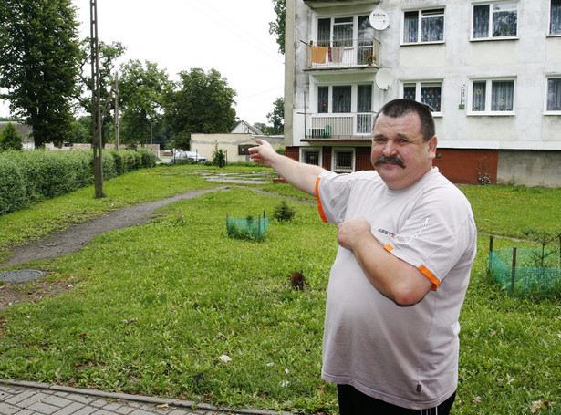 Wieś czeka na dolary za tarczę