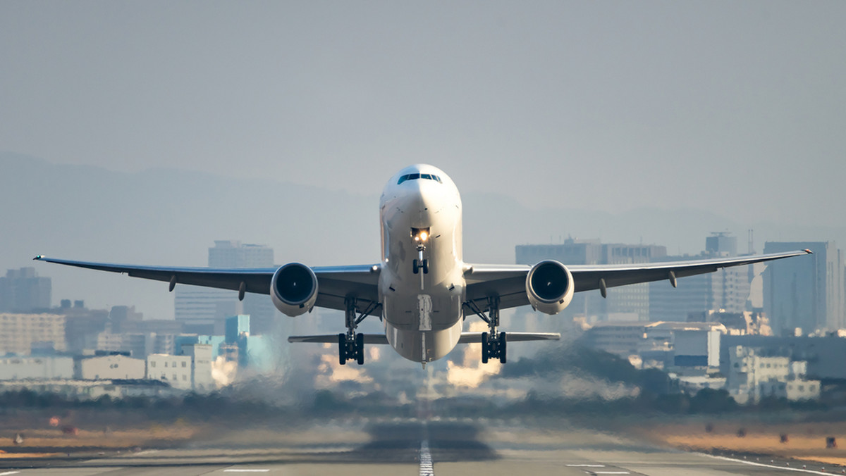 Podczas lotu z Londynu do Mumbaju na pokładzie samolotu linii Jet Air doszło do kłótni w kokpicie. Pilot w czasie sprzeczki uderzył koleżankę, która pełniła funkcję drugiego pilota. Chwilę później oboje opuścili swoje stanowiska.