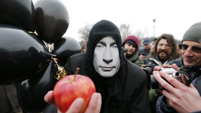 putin jabłko demonstracja 