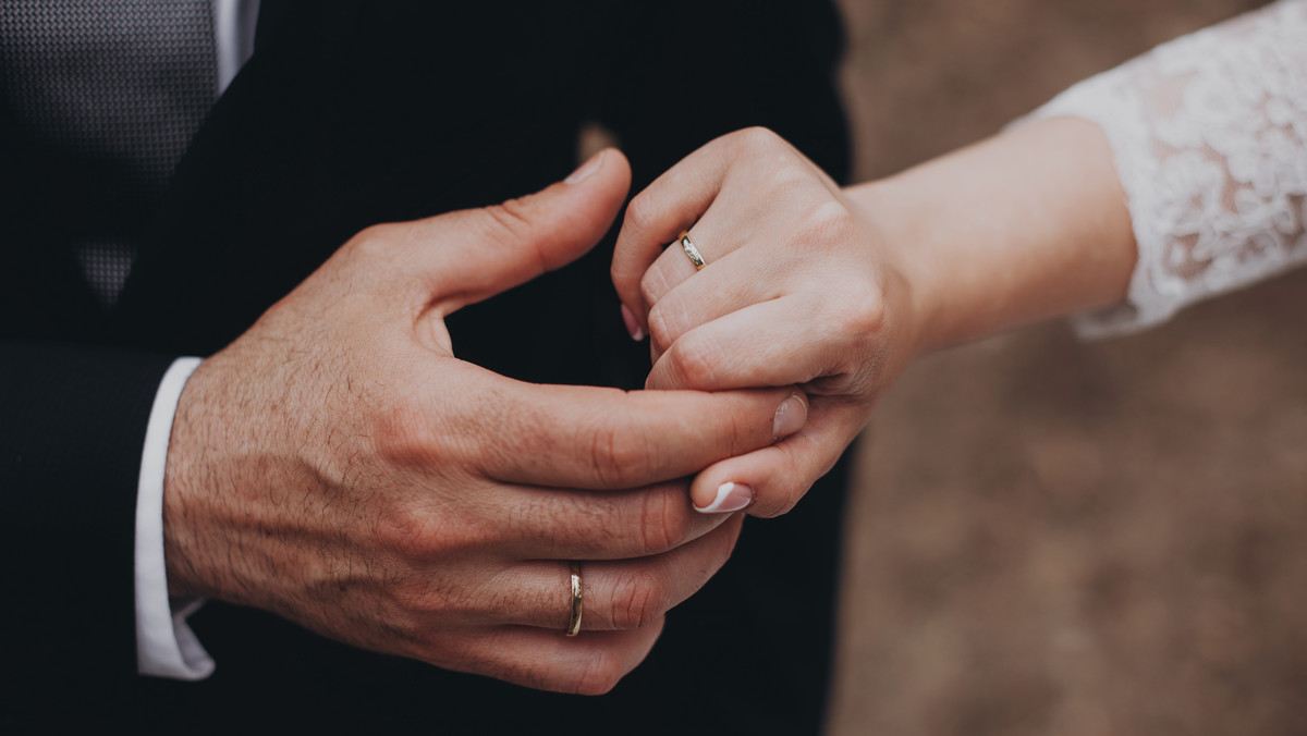 Czy małżeństwo, które nie ma dzieci, popełnia grzech? Ksiądz odpowiada