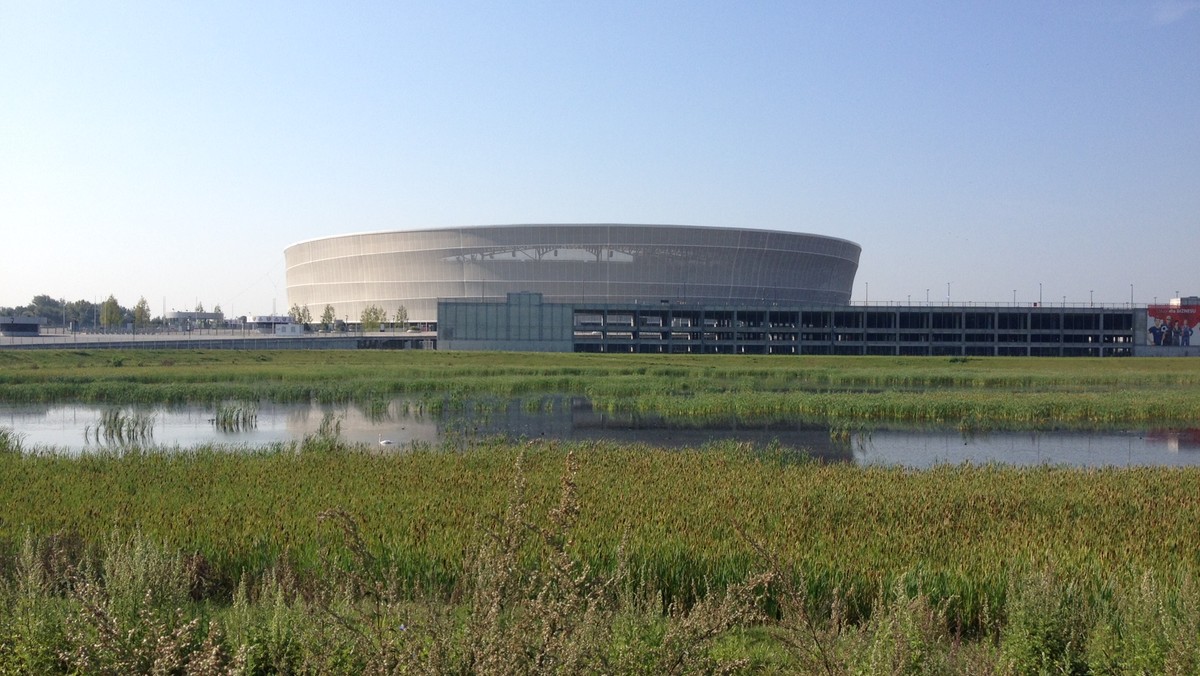 Wojewoda dolnośląski Paweł Hreniak uchylił zaskarżoną decyzję starosty wołowskiego ws. zwrotu części działki przy wrocławskim stadionie. O tym, czy sprawa zostanie przekazana do ponownego rozpatrzenia, zdecyduje teraz Wojewódzki Sąd Administracyjny.