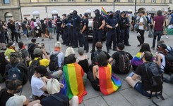 Wojna z LGBT mocniej przyspawa hierarchów Kościoła do obozu rządzącego [FELIETON]