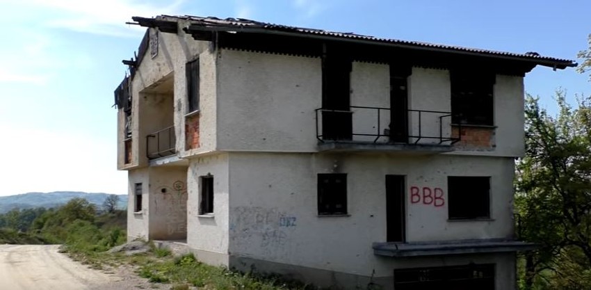 Legenda kaže da je na mestu gde je garđana ova kuća bilo groblje