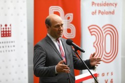 "Izrael stosuje szantaż". Mocne słowa wiceszefa MSZ