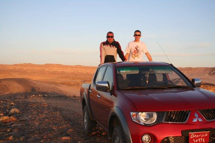 Marek Lach z synem Danielem na Pustyni Arabskiej