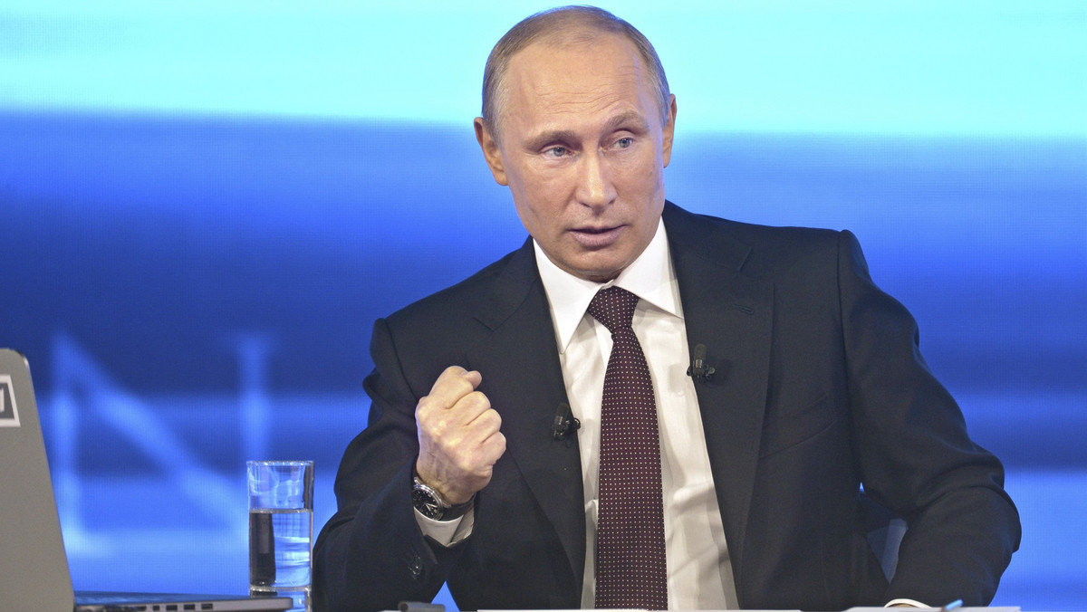 Rosja jest gotowa poczekać miesiąc na uregulowanie długu Ukrainy za gaz, po czym zażąda przejścia na system przedpłat - powiedział w czwartek prezydent Rosji Władimir Putin. Zaapelował do Zachodu, by włączył się w proces uregulowania tej sprawy.