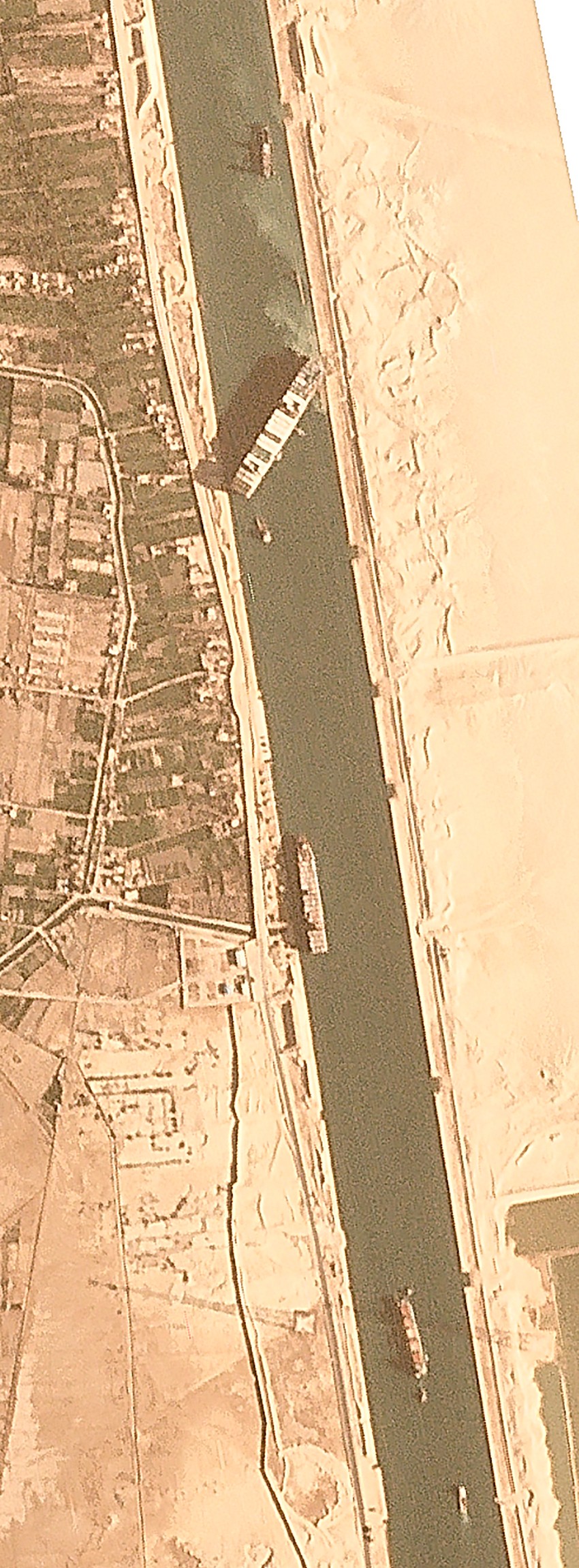 Brod Ever Given snimljen satelitom