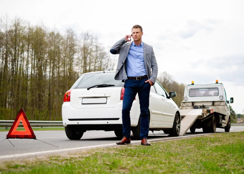 Wiek auta ma znaczenie! Mając assistance „na osobę” albo automatycznie dodane do polisy OC, nie zawsze możemy skorzystać z pomocy assistance albo pełnego zakresu usług, jakie polisa teoretycznie oferuje