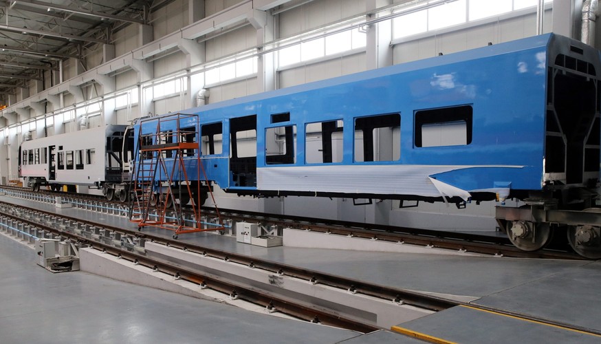 Newag nie ogranicza się tylko do Polski, ale myśli też o eksporcie swoich produktów. Między innymi w planach Newagu jest dostawa pociągów dla metra w Sofii. Inwestycje polskiej spółki będzie realizowana w porozumieniu z niemieckim Siemensem.


 <br><br>  fot. (ukit) PAP/Grzegorz Momot