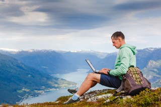 Samowolna zmiana miejsca wykonywania pracy zdalnej nie zawsze pozbawi prawa do świadczeń wypadkowych