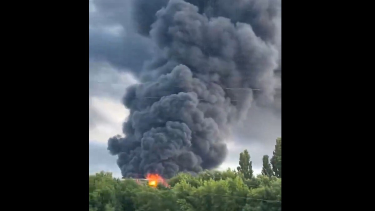 Gori rafinerija na jugu Rusije