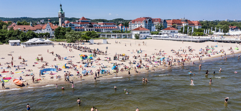 Materace dryfują na morzu. Właściciele o nich zapominają, dla ratowników to duży problem