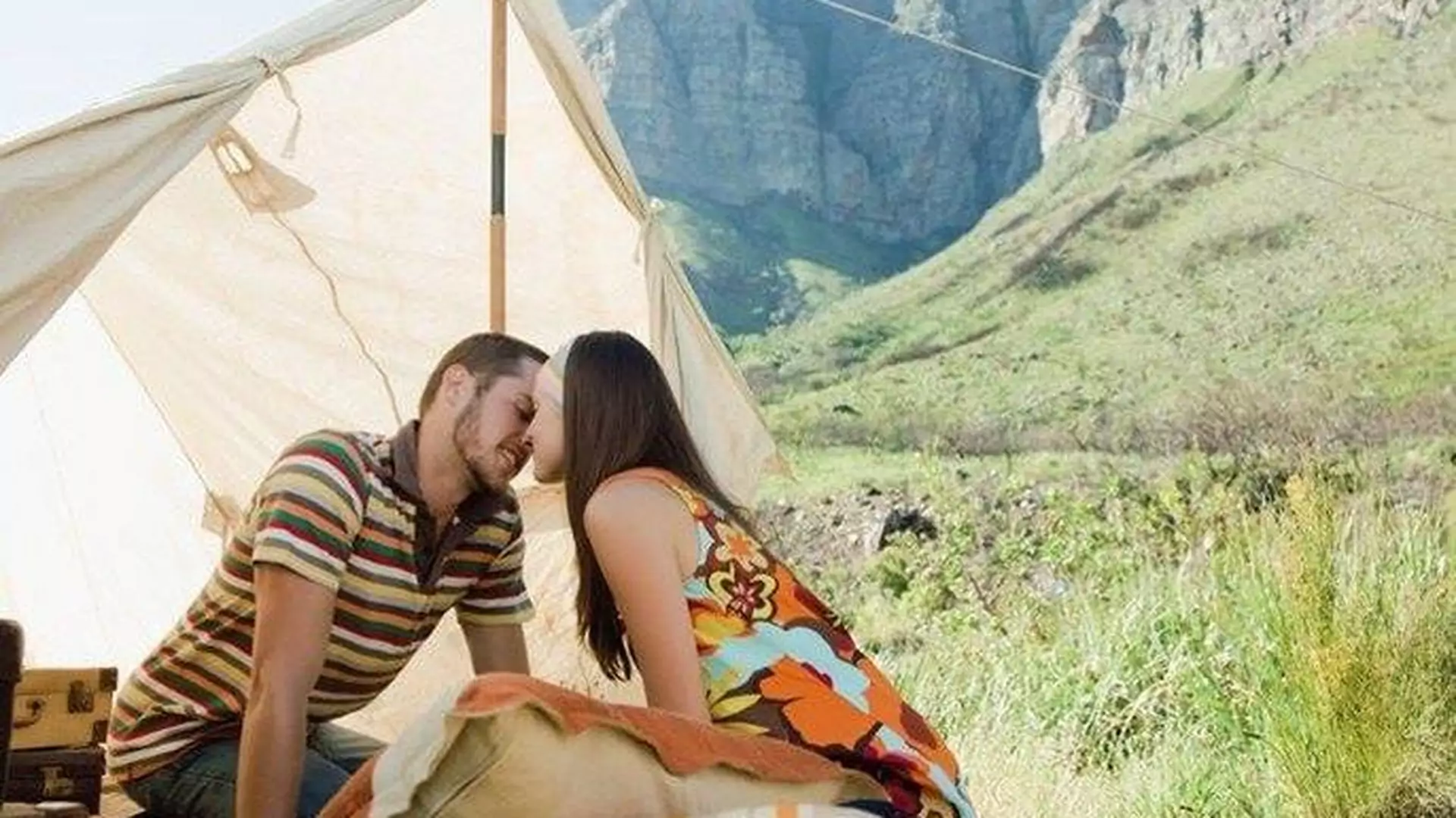 Wakacyjna miłość: najlepsze pozycje pod namiot, nad morze, w góry