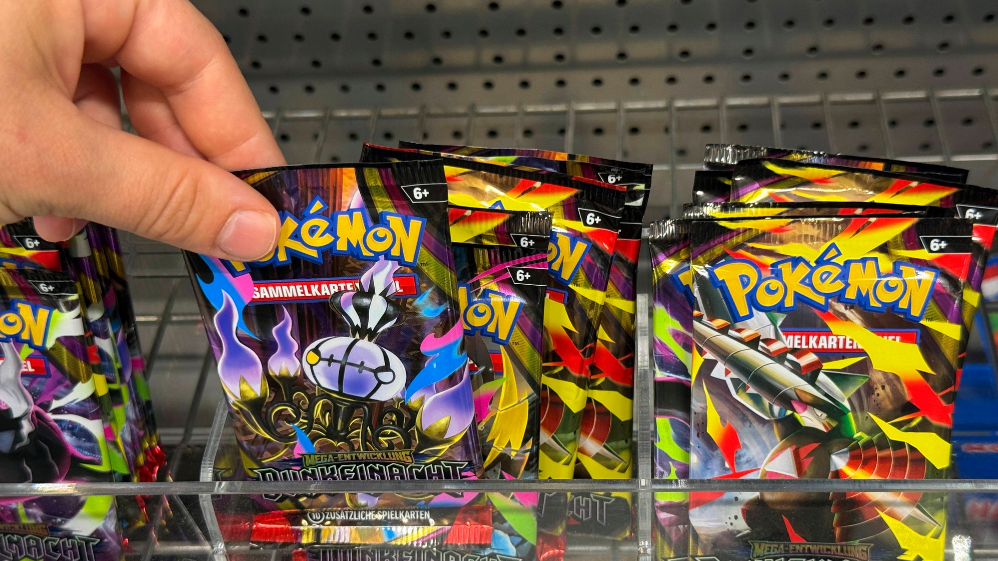 V Bratislave sa rozmohli krádeže pokémonových kartičiek