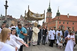 Boże Ciało - w całym kraju procesje. "Kościół żyje dzięki Eucharystii"