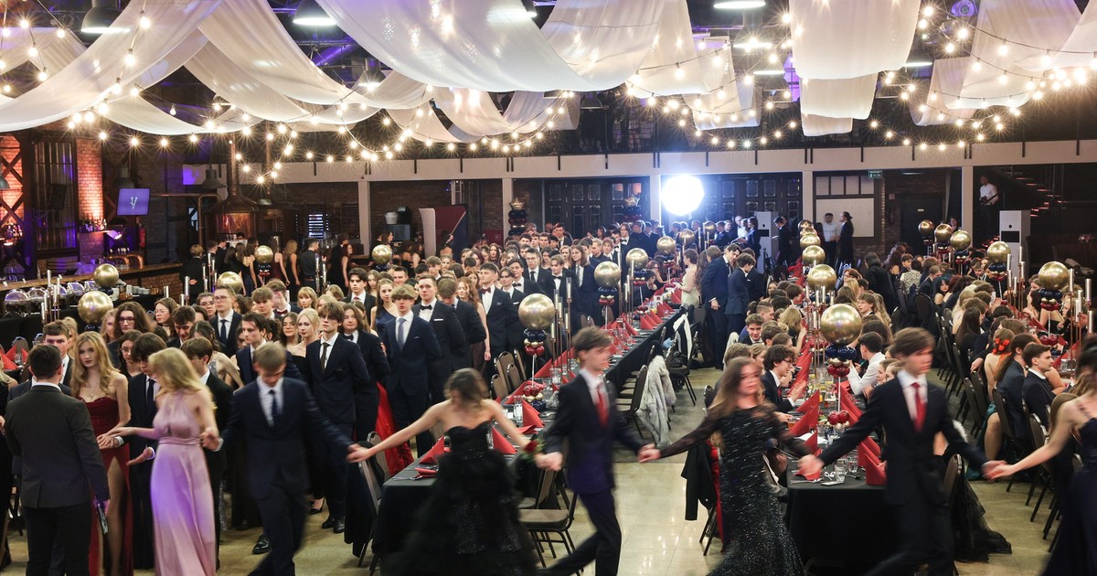 Studniówka za 4 tys. zł. "To być może jedyny bal w życiu mojej córki, musimy go zapamiętać na całe życie"