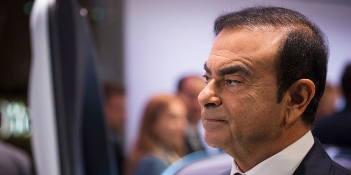 Carlos Ghosn i Greg Kelly zostali zatrzymani pod zarzutem fałszowania dokumentów finansowych w celu zaniżania wynagrodzenia tego pierwszego. Decyzja o ponownym areszcie to najnowszy zwrot akcji w sprawie