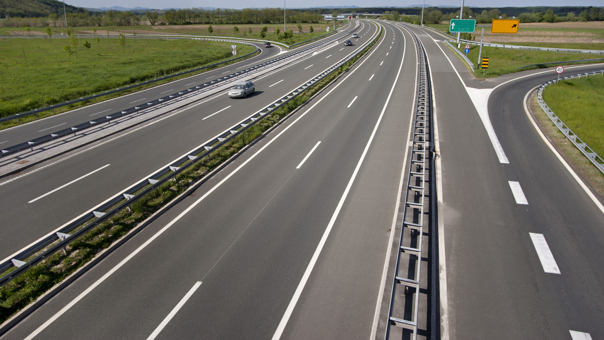 Generalna Dyrekcja Dróg Krajowych i Autostrad przedłużyła termin na składanie ofert w przetargu na dzierżawę siedmiu Miejsc Obsługi Podróżnych (MOP) przy podkarpackim odcinku autostrady A4. Podmioty mogą składać oferty do 30 czerwca br.
