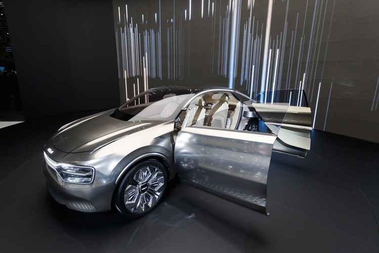 Jak twierdzi producent, zaszufladkowanie projektu Imagine do konkretnego segmentu jest niezmiernie trudne. Przód auta jest bardzo nietypowy, choć tylko nieznacznie przypomina obecnie produkowane seryjne modele koreańskiego koncernu.