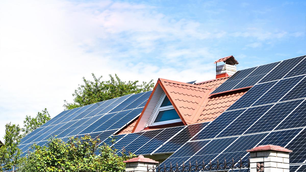 Az áramszolgáltatók számára sem világos az új napelem-rendelet - Blikk